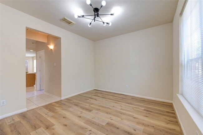 Foto del edificio - 5807 Pheasant Ridge Ln