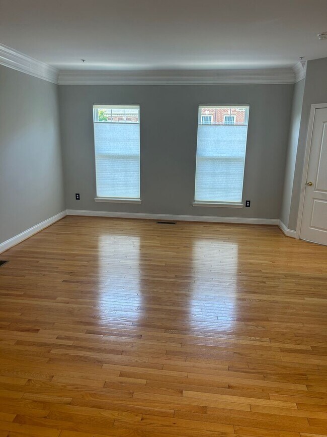 Building Photo - Clarksburg Townhouse