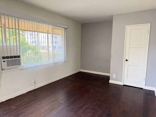 Foto del edificio - 4712 Elmwood Ave