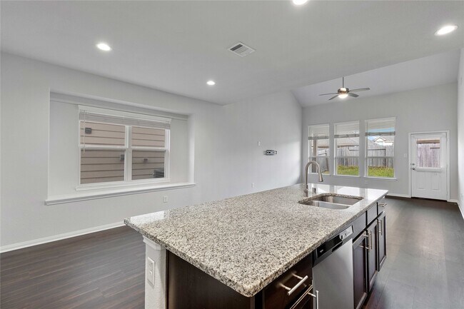 Foto del edificio - 17538 Greystanes Rd