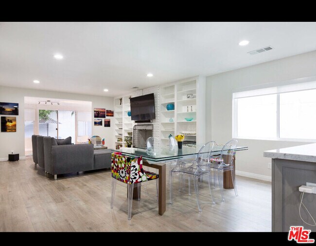 Foto del edificio - 5740 Vantage Ave