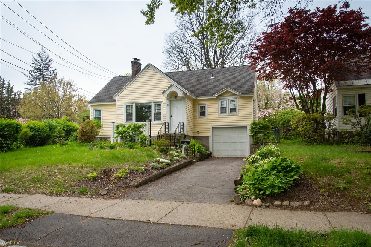 Primary Photo - 3 br, 2 bath House - 6 Greenway S