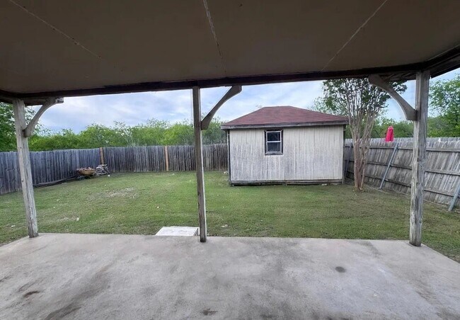 Building Photo - 737 Valley Spring Dr