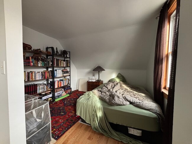 Building Photo - 3 Bedroom 2 Bath House