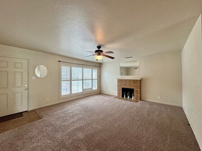 Foto del edificio - Centrally Located Three Bedroom Napa Home