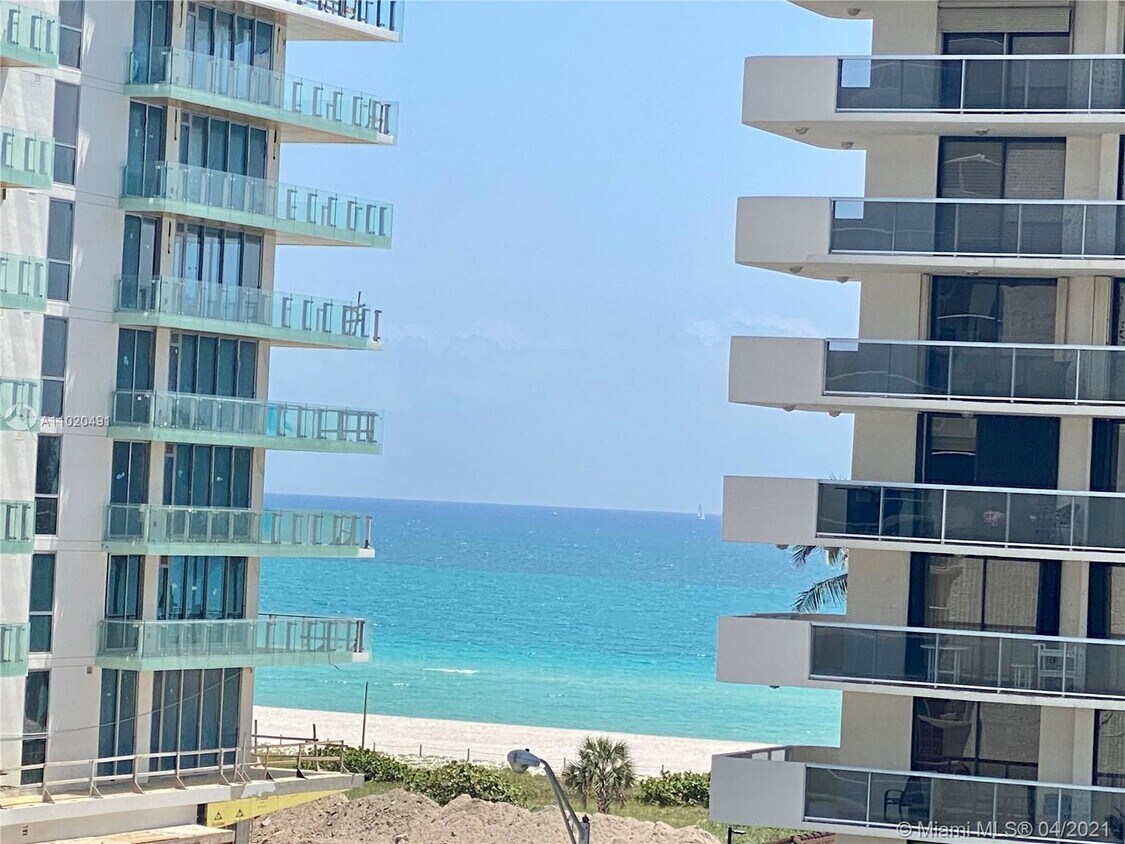 Primary Photo - 5700 Collins Ave