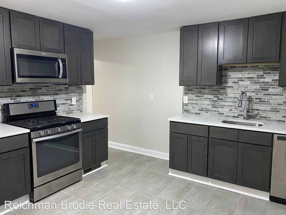 Foto principal - 3 br, 2 bath House - 280 Davenport Ave