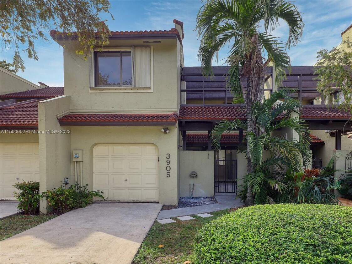 Foto principal - 3905 Adra Ave