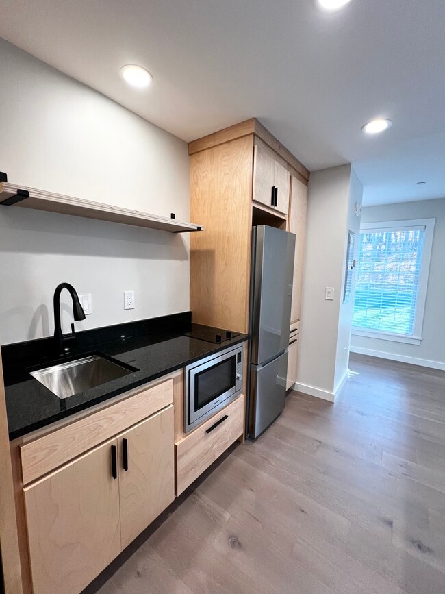 Building Photo - 177 Butternut St