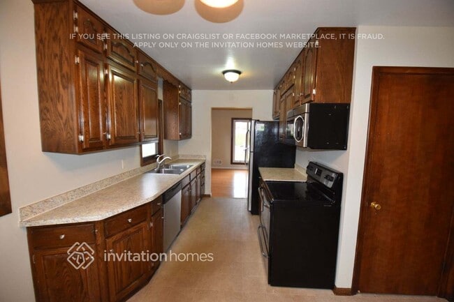 Building Photo - 482 Eldridge Ave W
