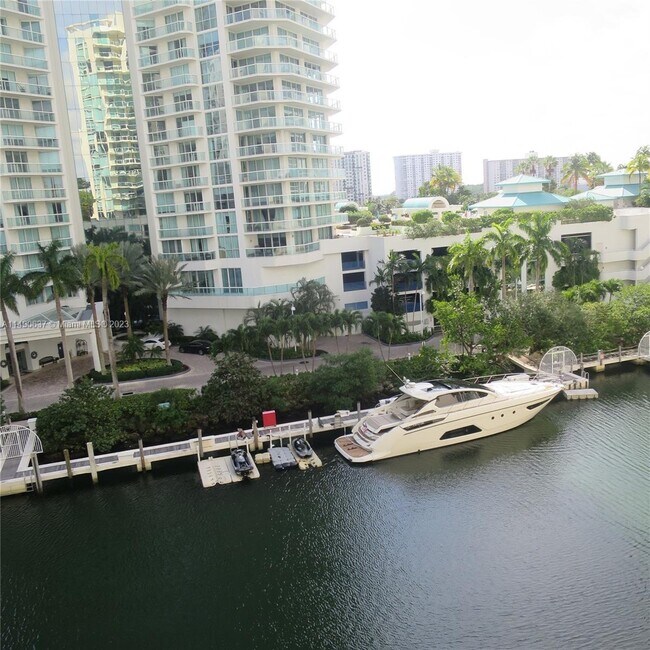 Foto del edificio - 200 Sunny Isles Blvd