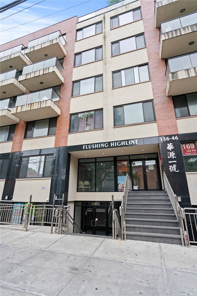 Foto del edificio - 136-46 41st Ave
