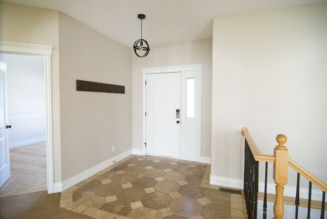 Foto del edificio - Stunning & Spacious 4-bedroom, 3-bathroom two-story home located in Rexburg, Idaho