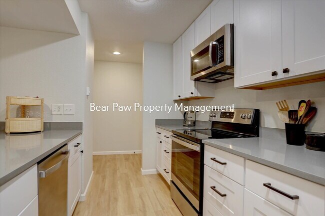 Building Photo - Charming 2-Bedroom Condo in Genesee!