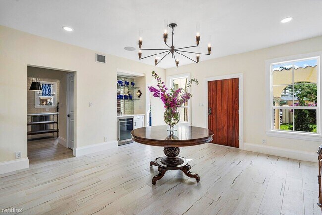 Foto del edificio - 4 br, 3 bath House - 248 NE 1st Ave