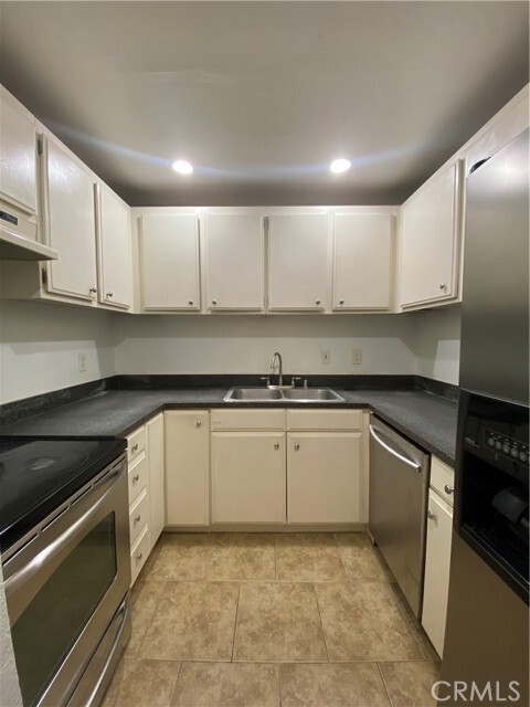 Building Photo - 22886 Hilton Head Dr