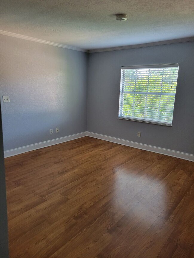 Foto del edificio - Lake Davis sought after Olde Delaney Square