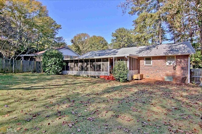Foto del edificio - Perfect Peachtree City Location, 3 Bedroom...