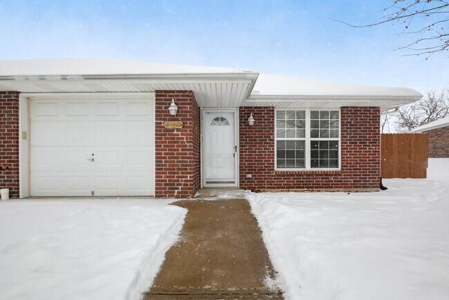 Foto del edificio - 2 bedroom 1.5 bath in Oak Grove-Available in July