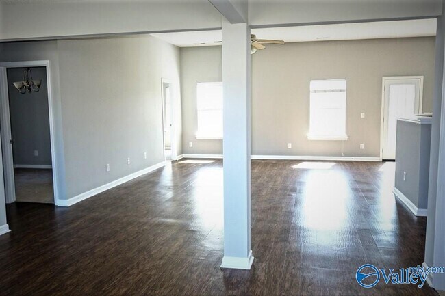 Building Photo - 114 Bellevue Dr