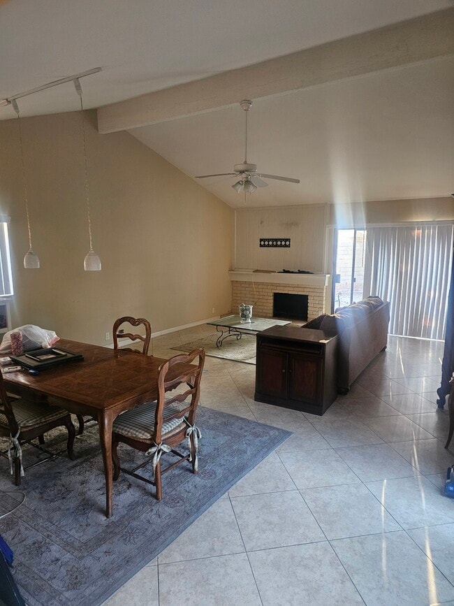 Building Photo - 2010 E Wellington Ave