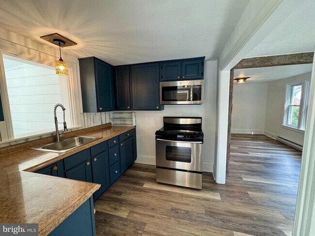 Foto del edificio - 14 W Main St