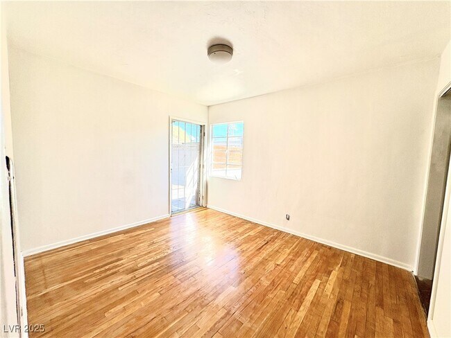 Foto del edificio - 1425 Bracken Ave