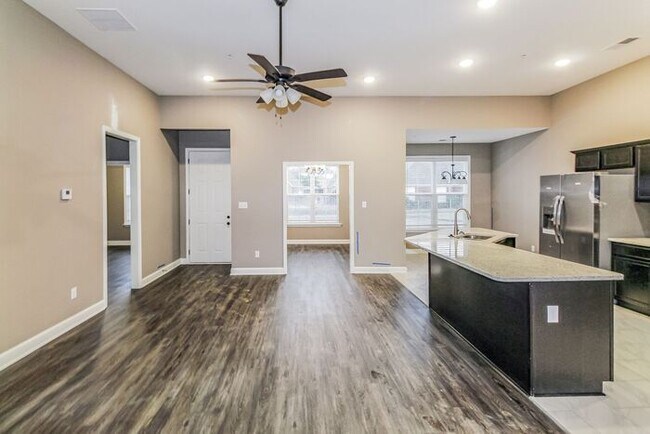 Foto del edificio - Now Leasing Olive Branch Condo Gated Commu...