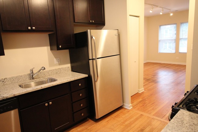 Foto del edificio - 6973 N Greenview Ave