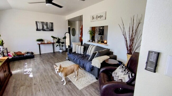 Foto del edificio - 1002 Hickory Ln