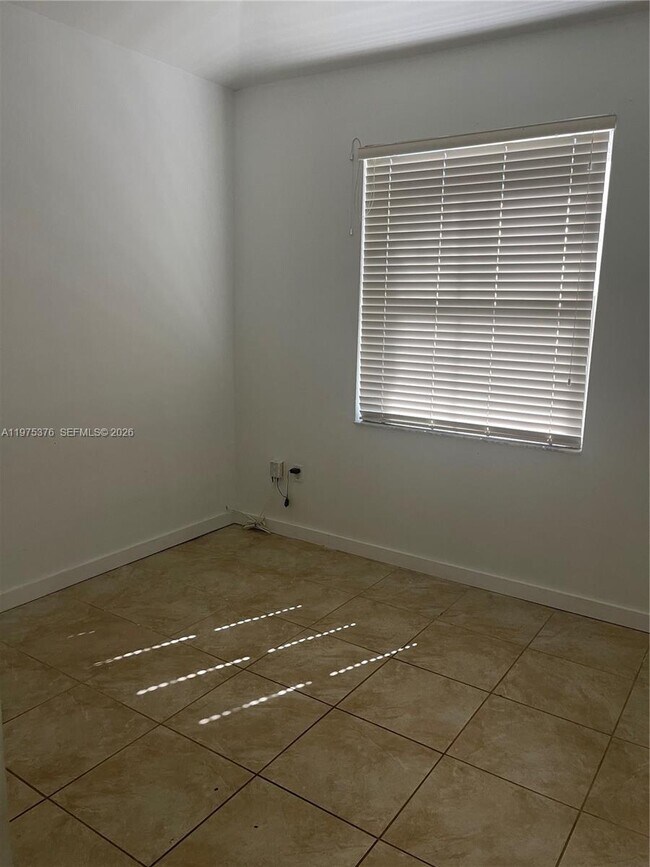 Foto del edificio - 942 NE 42nd Pl