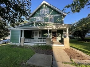 Building Photo - 424 S Fess Ave