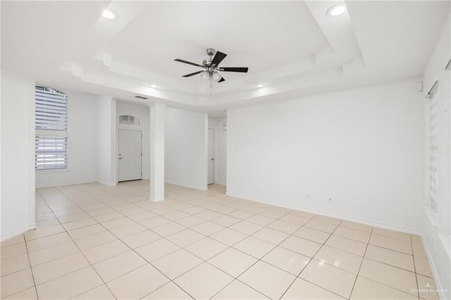 Building Photo - 18 E St