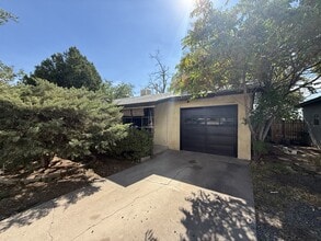 Building Photo - 3213 San Pedro Dr NE