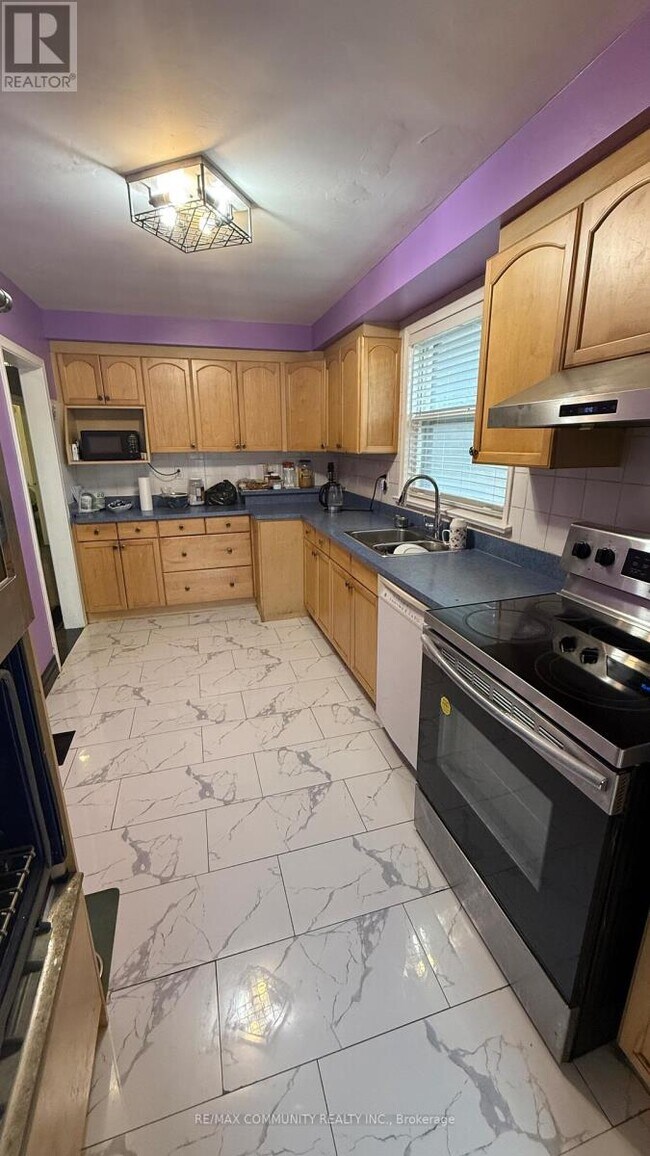 Photo du bâtiment - 591 Harmony Rd S