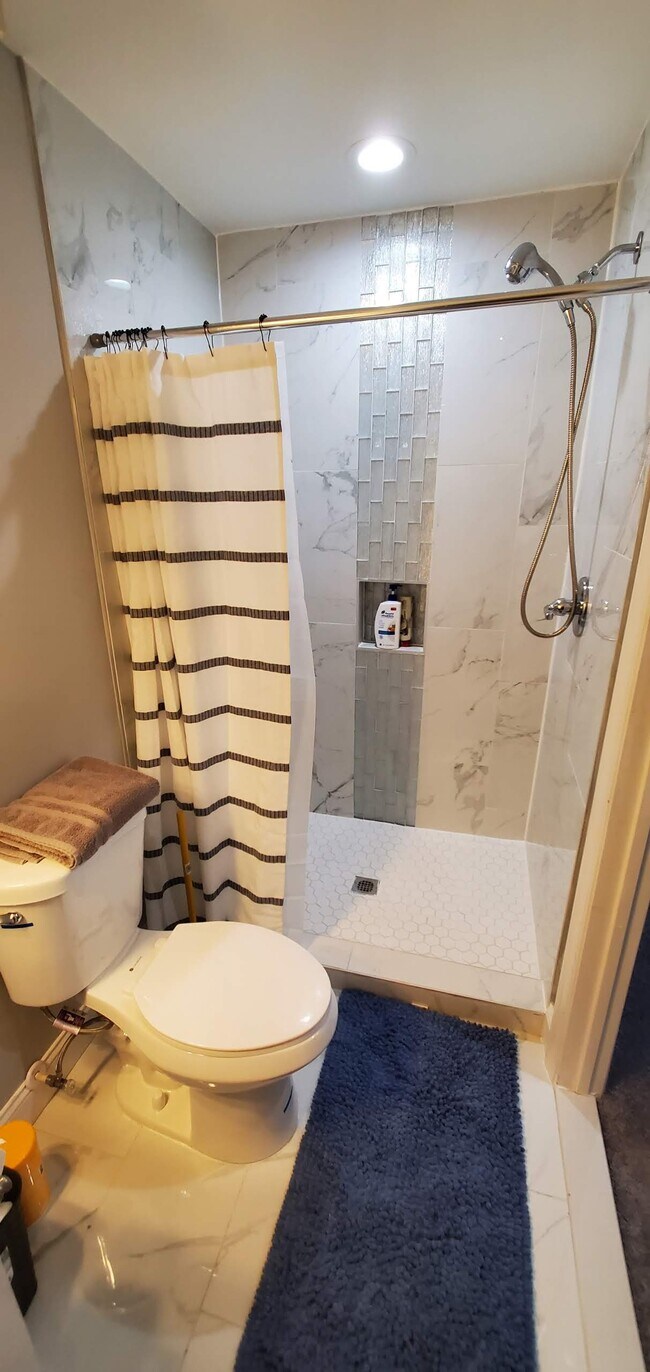 Foto del edificio - 735 E 36th St