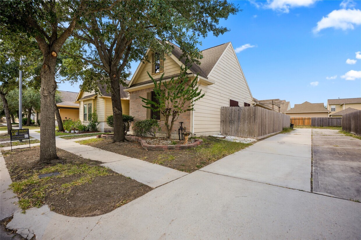 Foto principal - 3619 Standing Rock Dr