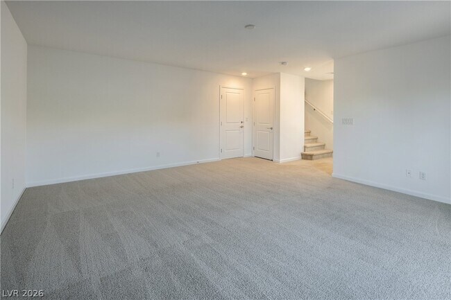 Foto del edificio - 8040 Carpenter Creek Ave