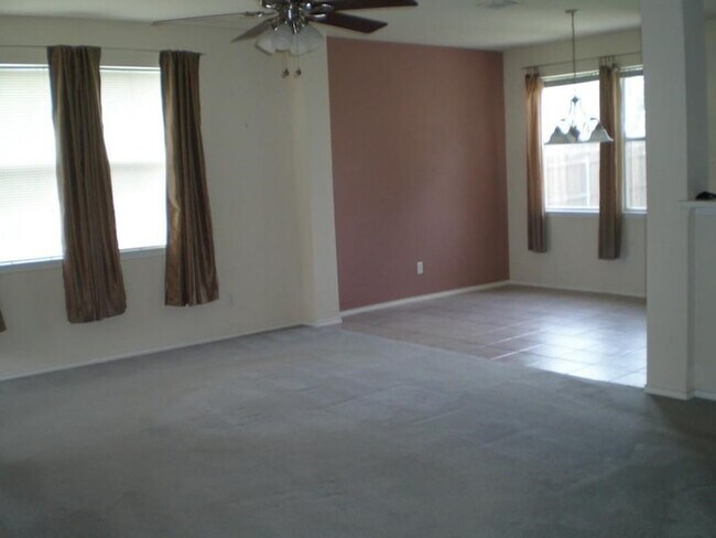 Foto del edificio - 2213 Willow Dr