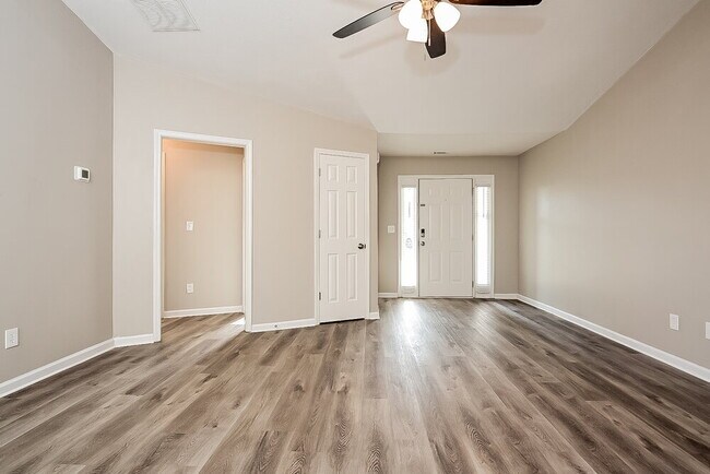 Building Photo - 3060 Century Ln