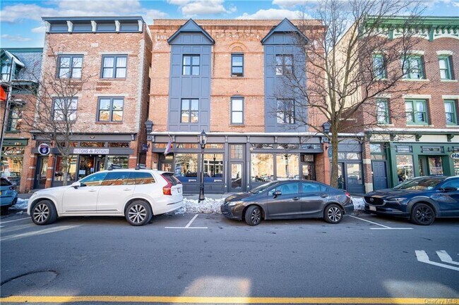 Building Photo - 173 Main St