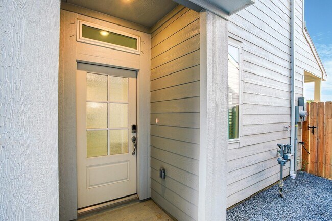 Foto del edificio - 629 Seabreeze Dr