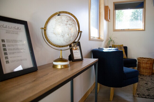 Building Photo - 602 N Willson Ave