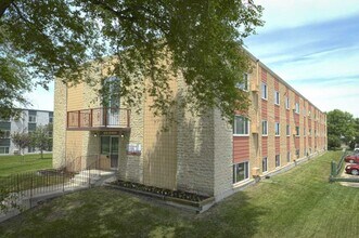 Building Photo - 1045 Munroe Ave