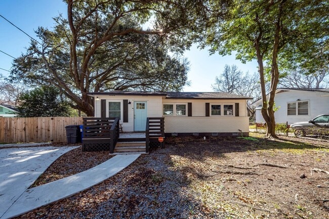 Photo - 1511 Larry St House