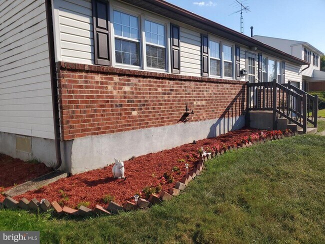 Foto del edificio - 836 Townsend Blvd