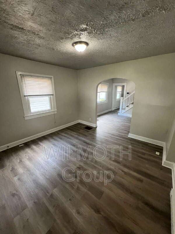 Building Photo - 923 N Drexel Ave