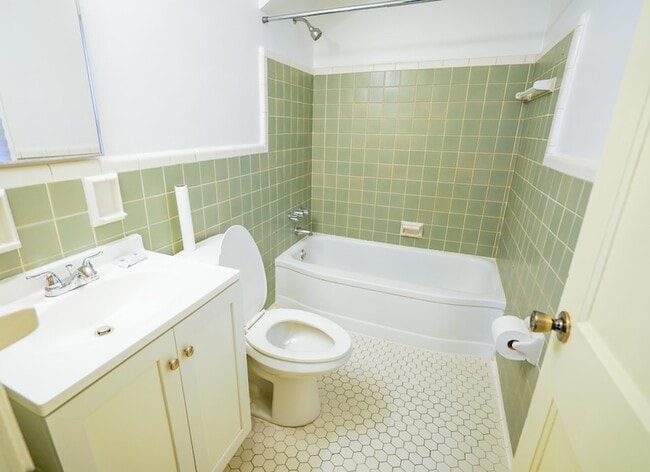 Building Photo - 17199 Meyers Rd