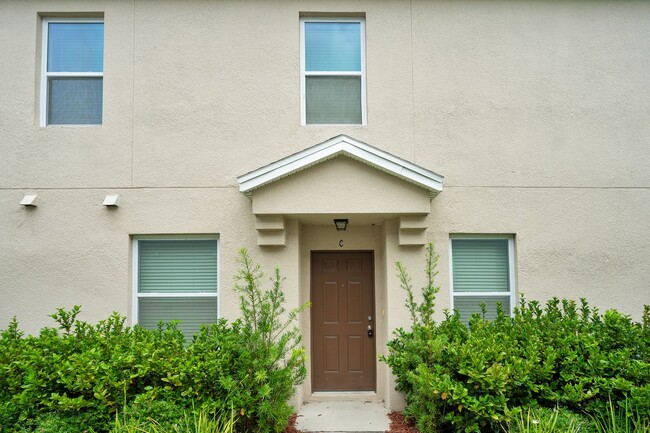 Foto del edificio - Spacious 3-Bdrm Townhome in Orlando's Gate...