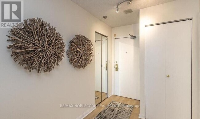 Photo du bâtiment - 25 Grenville St